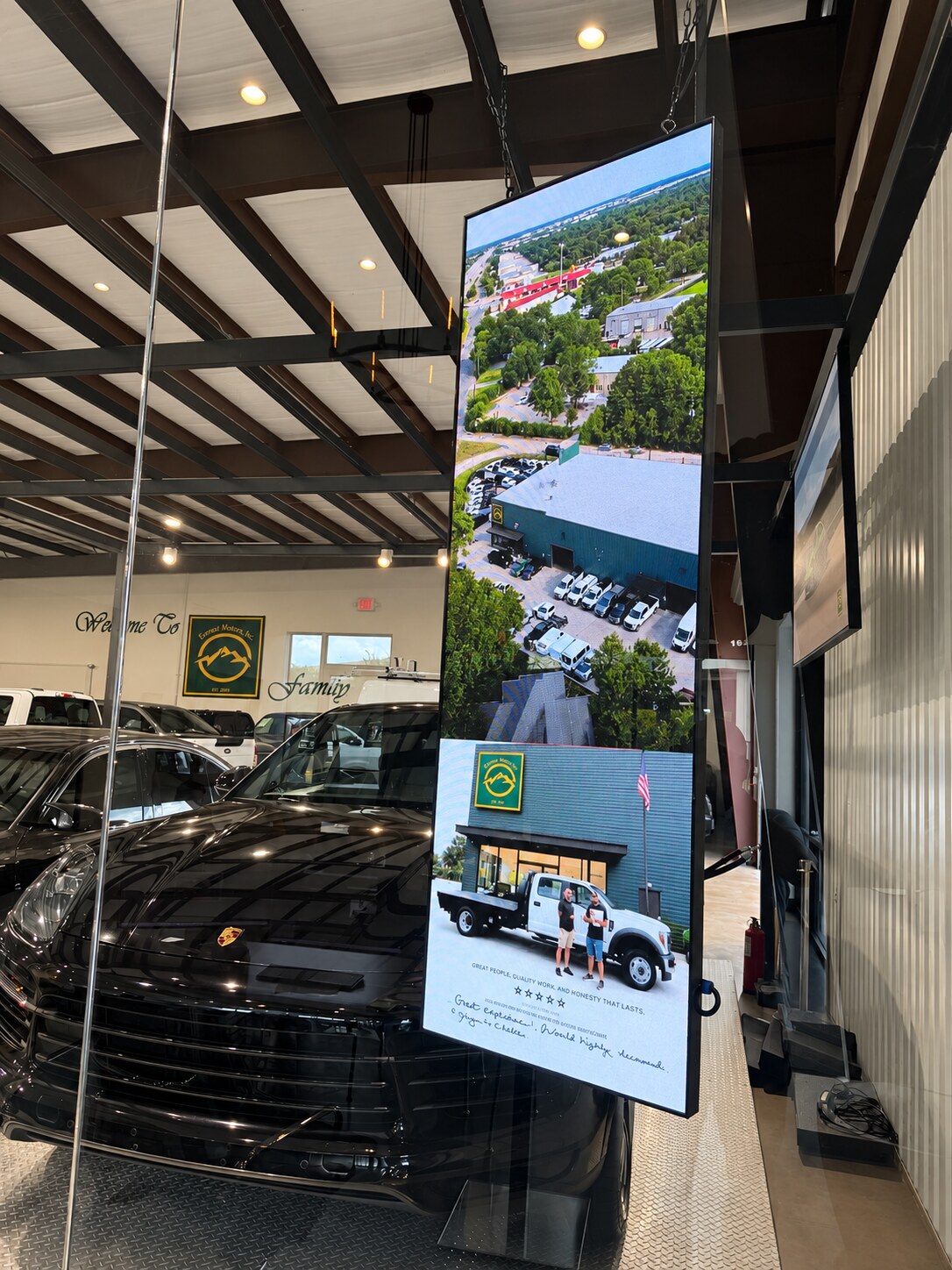Vertical LED display in an automotive showroom